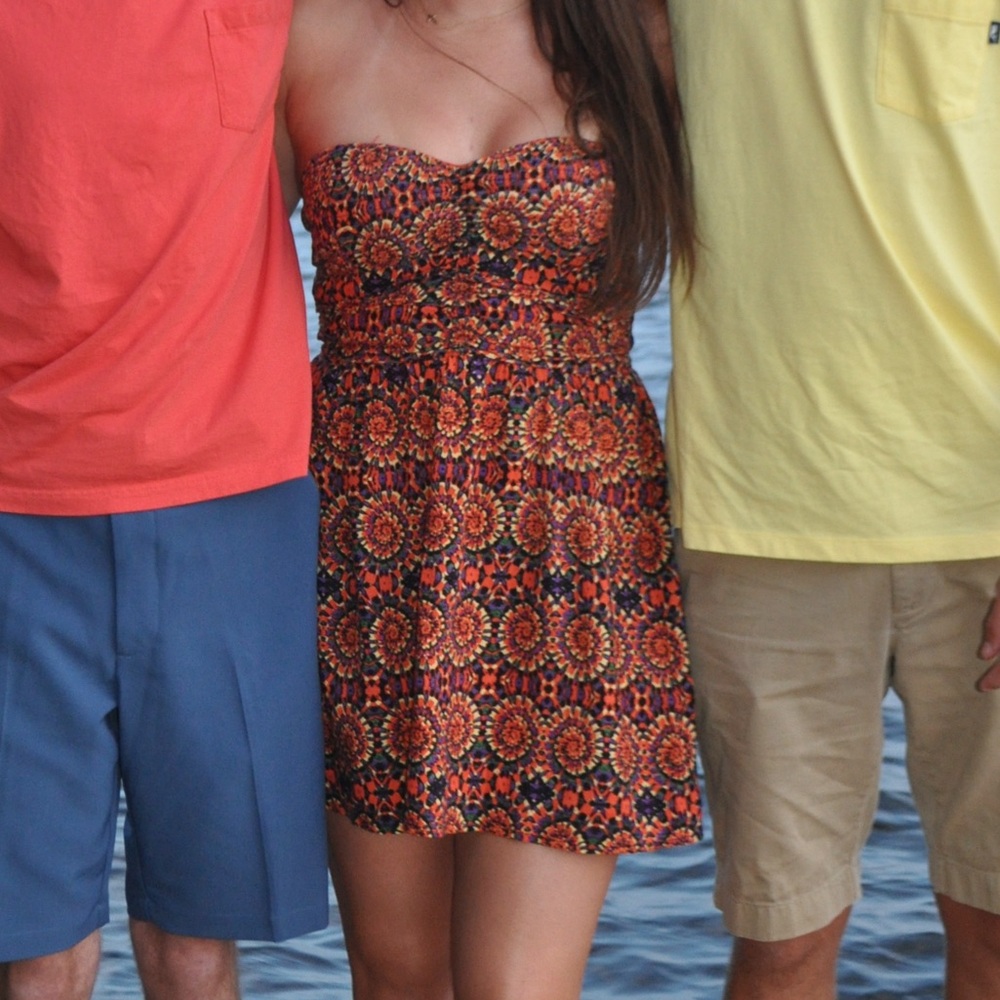 Patterned strapless dress